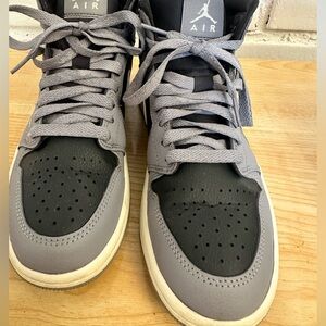 Nike Women's Air Jordan 1 Mid 'Cement
Grey' Size 7 W Sneakers